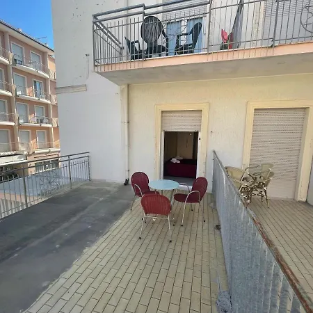 Malibu Mare Hotel 2*