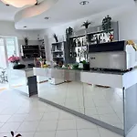 Malibu Hotel 2*